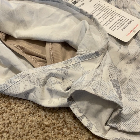 Lululemon Tracker shorts. - Picture 5 of 5